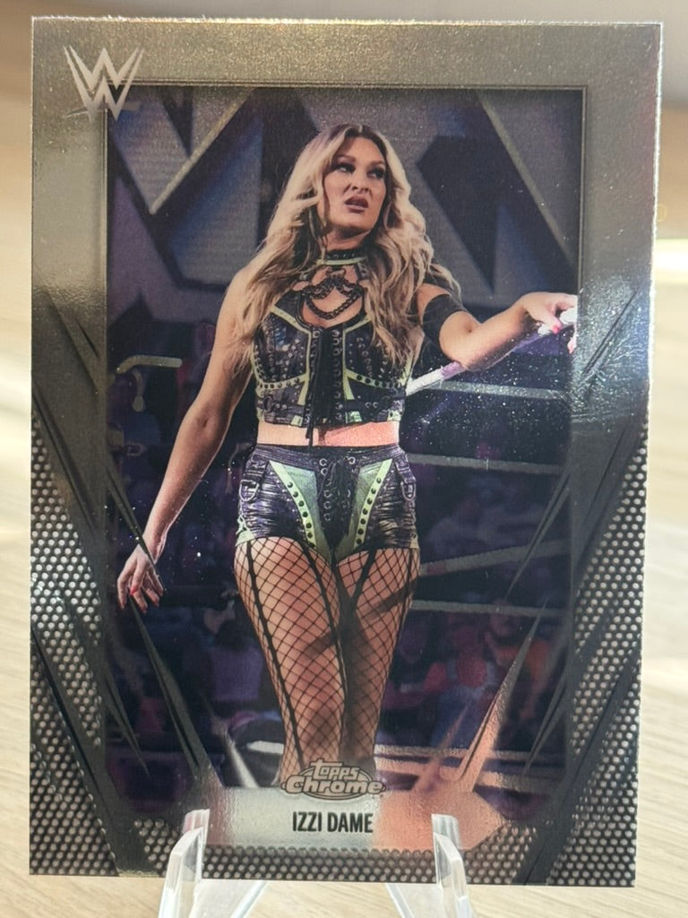 Izzi Dame 2026 #38 WWE Topps Chrome 2026