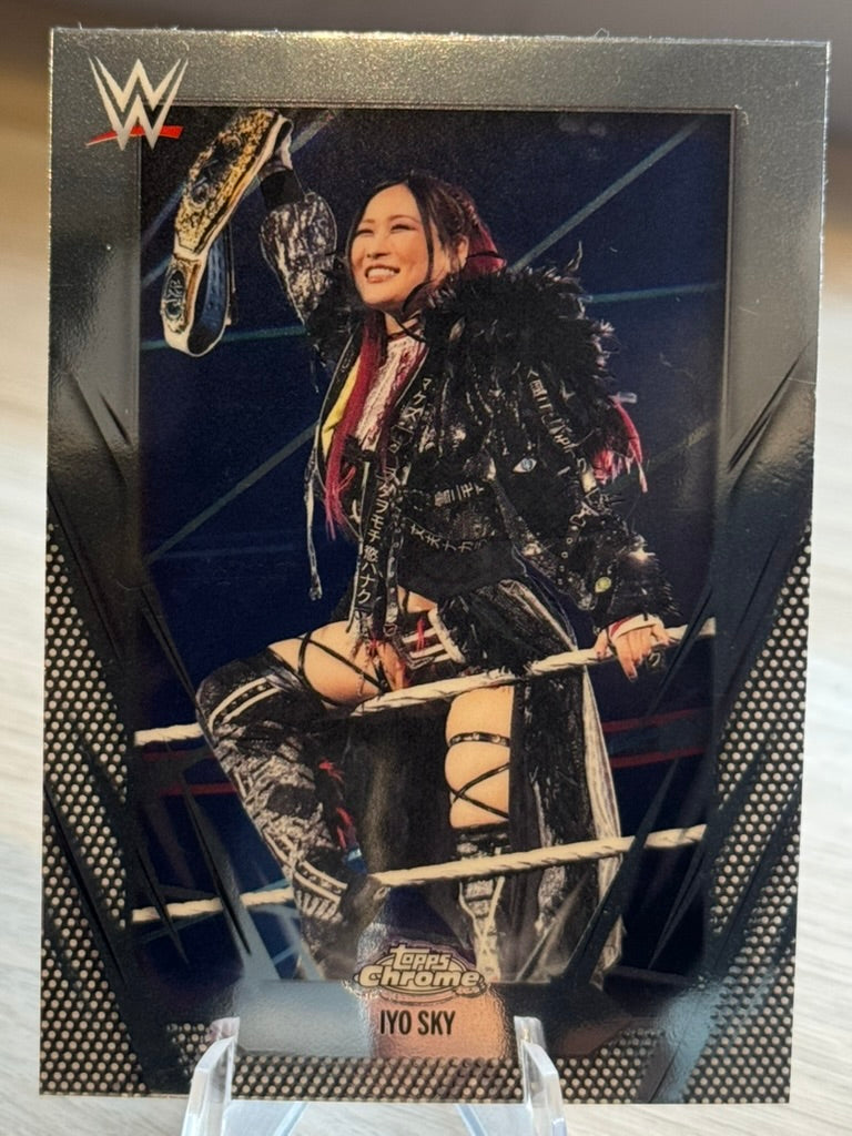 IYO SKY 2026 #35 WWE Topps Chrome 2026